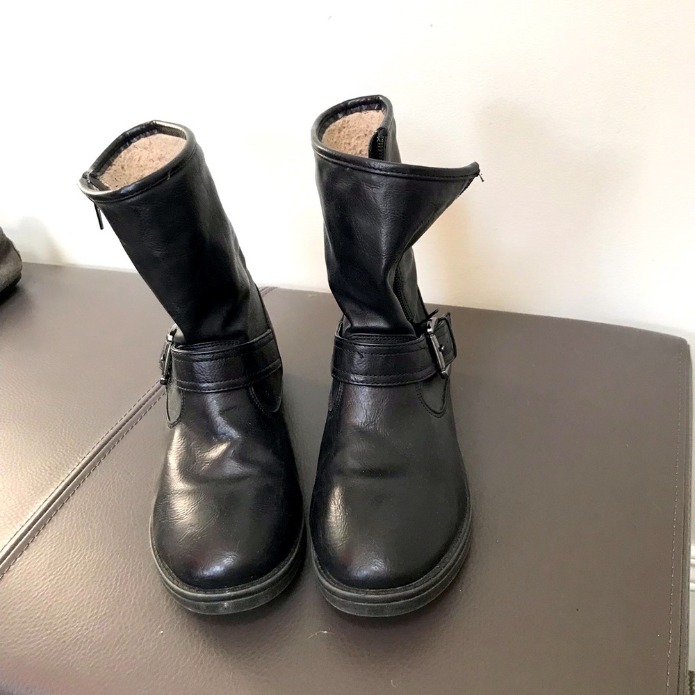 Motorcycle style vegan boots